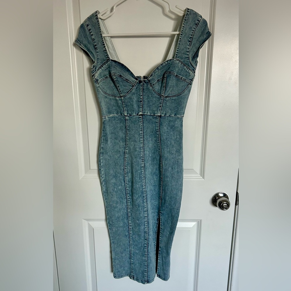 Selfie Leslie Blue Denim Midi Dress